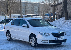 SKODA SUPERB (3 foto / 8)