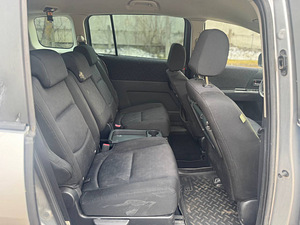 MAZDA 5 (7 foto / 9)