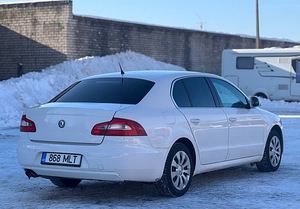 SKODA SUPERB (5 фото из 8)