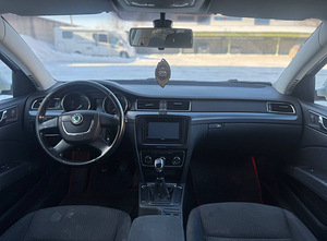 SKODA SUPERB (6 фото из 8)