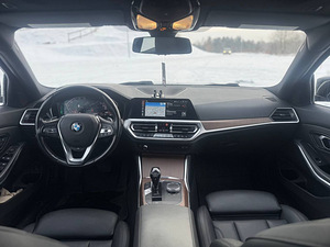 BMW 330I (9 foto / 14)