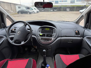 TOYOTA PREVIA (7 фото из 9)