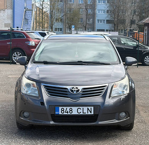 TOYOTA AVENSIS (2 foto / 8)