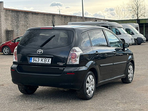 TOYOTA COROLLA VERSO (5 фото из 8)