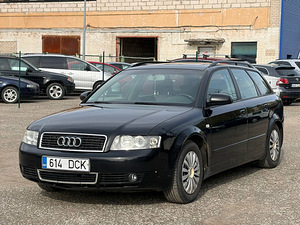 AUDI A4 AVANT (1 foto / 8)