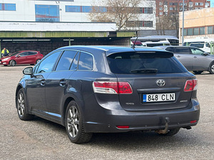 TOYOTA AVENSIS (5 foto / 5)