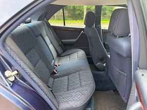 MERCEDES-BENZ C 180 (7 foto / 9)