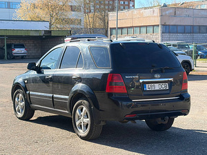 KIA SORENTO (3 foto / 7)