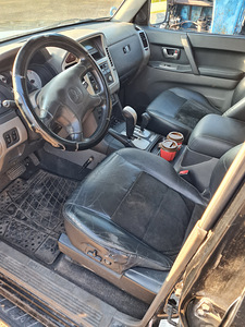 В продаже Mitsubishi Pajero 3.2 2006г (7 фото из 7)