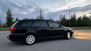 Toyota Avensis (4 foto / 14)