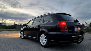 Toyota Avensis (5 foto / 14)
