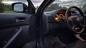 Toyota Avensis (10 foto / 14)