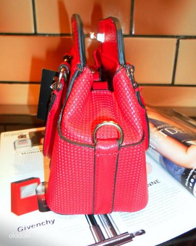 Чудная маленькая красная кожаная сумочка, новая (фото #8)