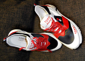 Tommy Hilfiger erkud naiste valged tossud, s.40, uued (1 foto / 9)