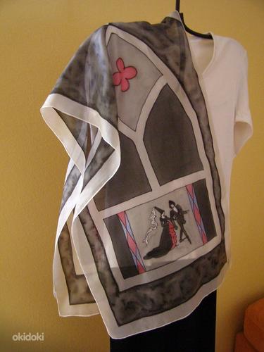Новый шелковый платок с ручной росписью "Готическое окно" (фото #1)