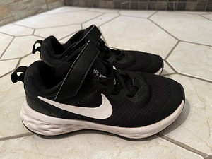 Кроссовки Nike (2 фото из 4)