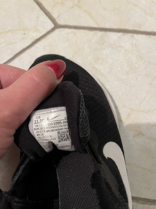 Кроссовки Nike (4 фото из 4)