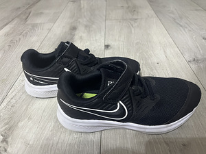 Кроссовки Nike (3 фото из 3)