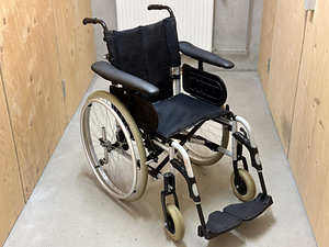 Инвалидная коляска Invacare (1 фото из 2)
