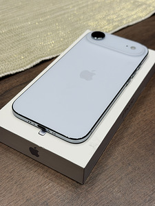 iPhone Air 256GB Sky Blue (4 foto / 7)