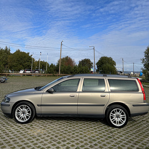 Volvo V70 2.5 154kW (6 foto / 9)