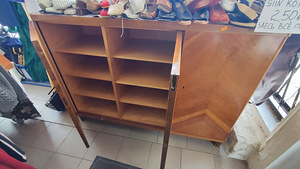 Невысокий шкаф (3 фото из 3)