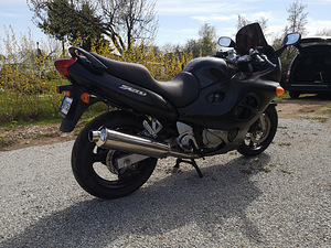 Suzuki GSX 750F (5 foto / 9)