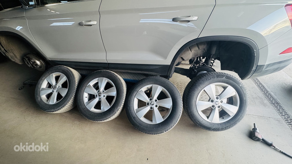 Оригинальные 17-дюймовые диски Skoda в идеальном состоянии + шины Michelin (215 ...
