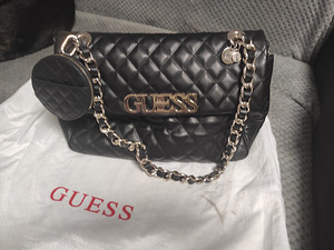 Guess kott (1 foto / 1)