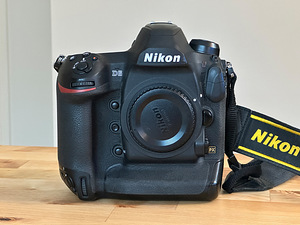 Продам зеркальный фотоаппарат Nikon D6.