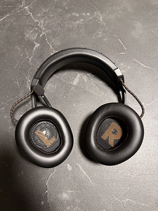 JBL Quantum 600 (2 foto / 2)