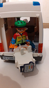 LOT! 70049 PLAYMOBIL City Life, Kiirabi tulede ja heliga (5 foto / 5)