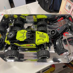 LOT! Carrera RC 4WD MÄNGUAUTO Pultiga (2 foto / 4)