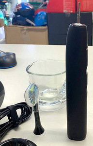 LOT! Elektriline hambahari Philips Sonicare DiamondClean9000 (4 foto / 7)