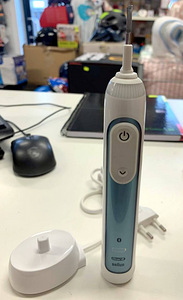 LOT! Oral-B Genius elektriline hambahari (2 foto / 3)
