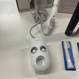LOT! Oral-b pulsonic slim luxe 4900 elektrilised hambaharjad (5 foto / 10)