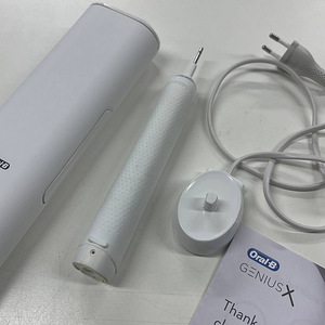 LOT! Oral-B GeniusX elektriline hambahari laetav reisikohver (9 foto / 10)