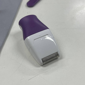 LOT! Philips Essential BRT383/15 bikiinitrimmer Märg ja kuiv (9 foto / 10)