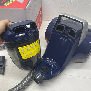 МНОГО! Безмешковый пылесос Hoover Breeze BR71 (8 фото из 10)