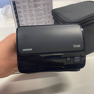 Omron Evolv All-in-One цифровой тонометр (9 фото из 10)