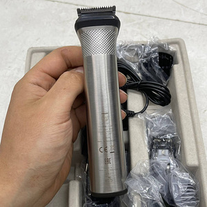 Набор триммера 14 в 1 Philips Multigroom 7000 Series (5 фото из 9)