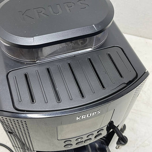 LOT! Krups Essential automaatne kohvimasin, kohviveski (10 foto / 10)