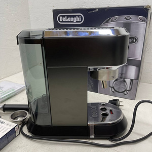 Эспрессо-кофемашина De'Longhi Dedica Style EC 685.BK (10 фото из 10)