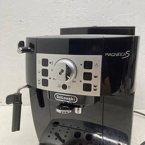 Автоматическая кофеварка DeLonghi Magnifica S ECAM 22 (6 фото из 10)