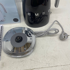 Чайник Smeg KLF03BLEU 1,7 л (4 фото из 10)