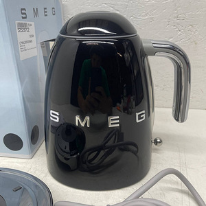 Чайник Smeg KLF03BLEU 1,7 л (7 фото из 10)