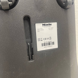 МНОГО! Пылесос Miele Blizzard CX1 PowerLine (8 фото из 10)
