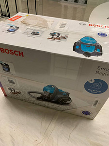 МНОГО! Пылесос Bosch Serie 2, 700 Вт, без мешка (10 фото из 10)