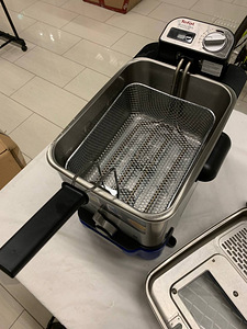 Фритюрница на масле Tefal FR 8040, 2300 Вт, 3,5 л. Не работа (3 фото из 10)