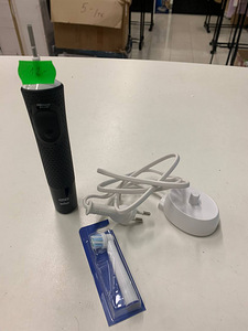 LOT! Oral B elektriline hambahari + uus otsik (1 foto / 1)
